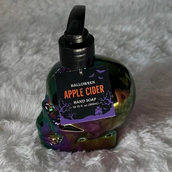 NWT Unique Multicolored Iridescent Rainbow Skull Soap Dispenser Apple Cider Soap - Picture 2 of 5